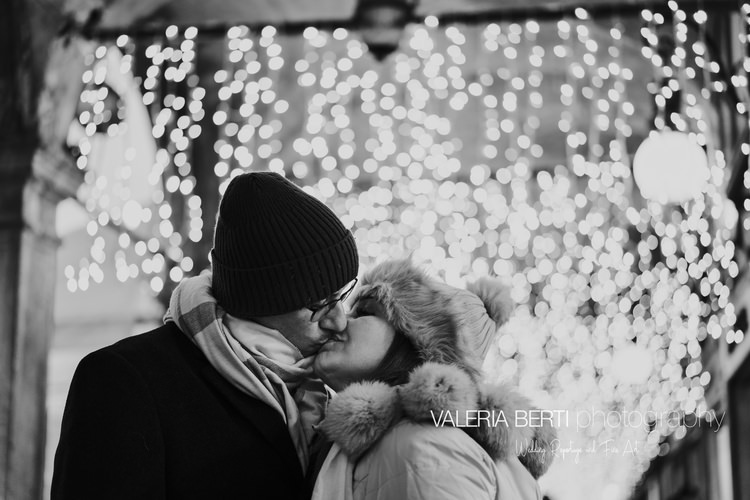 Romantic Couple Portraits in Venice at Christmas